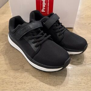 Man's Sneakers & Athletic Shoes Propet Ultima FX size 9